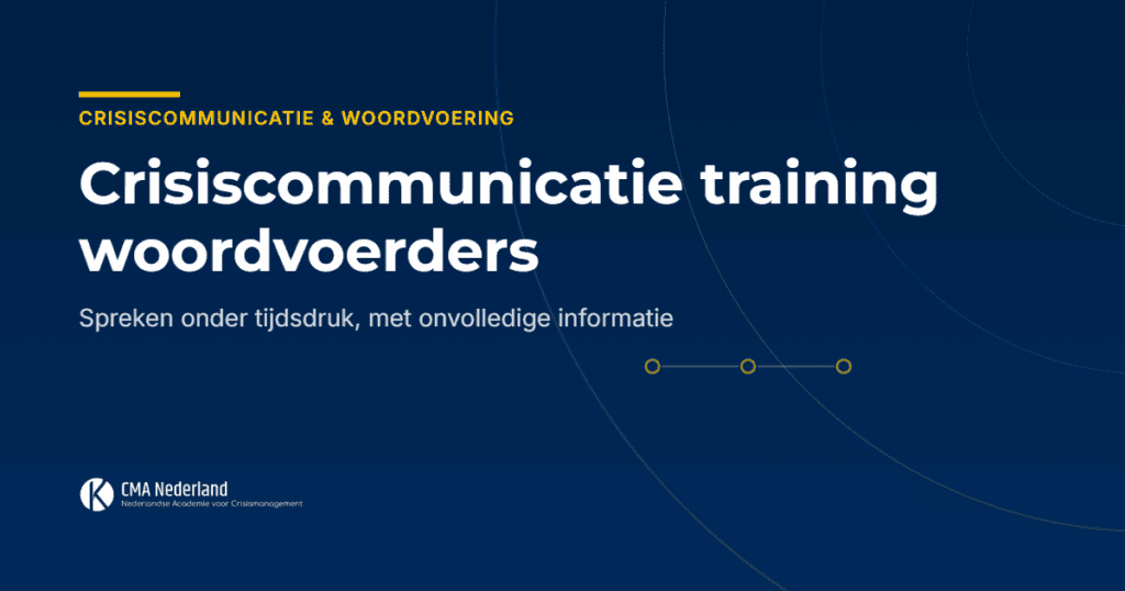Crisiscommunicatie training woordvoerders — woordvoerder van de Nederlandse Academie voor Crisismanagement spreekt onder tijdsdruk